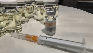 Zatrzymany 31-latek za wytwarzanie i wprowadzanie do obrotu nielegalnych sterydów anabolicznych
