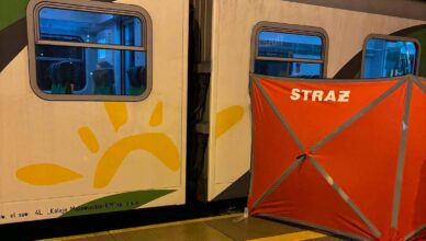 Śmiertelne potrącenie na stacji w Tłuszczu. Pasażer zginął pod kołami pociągu