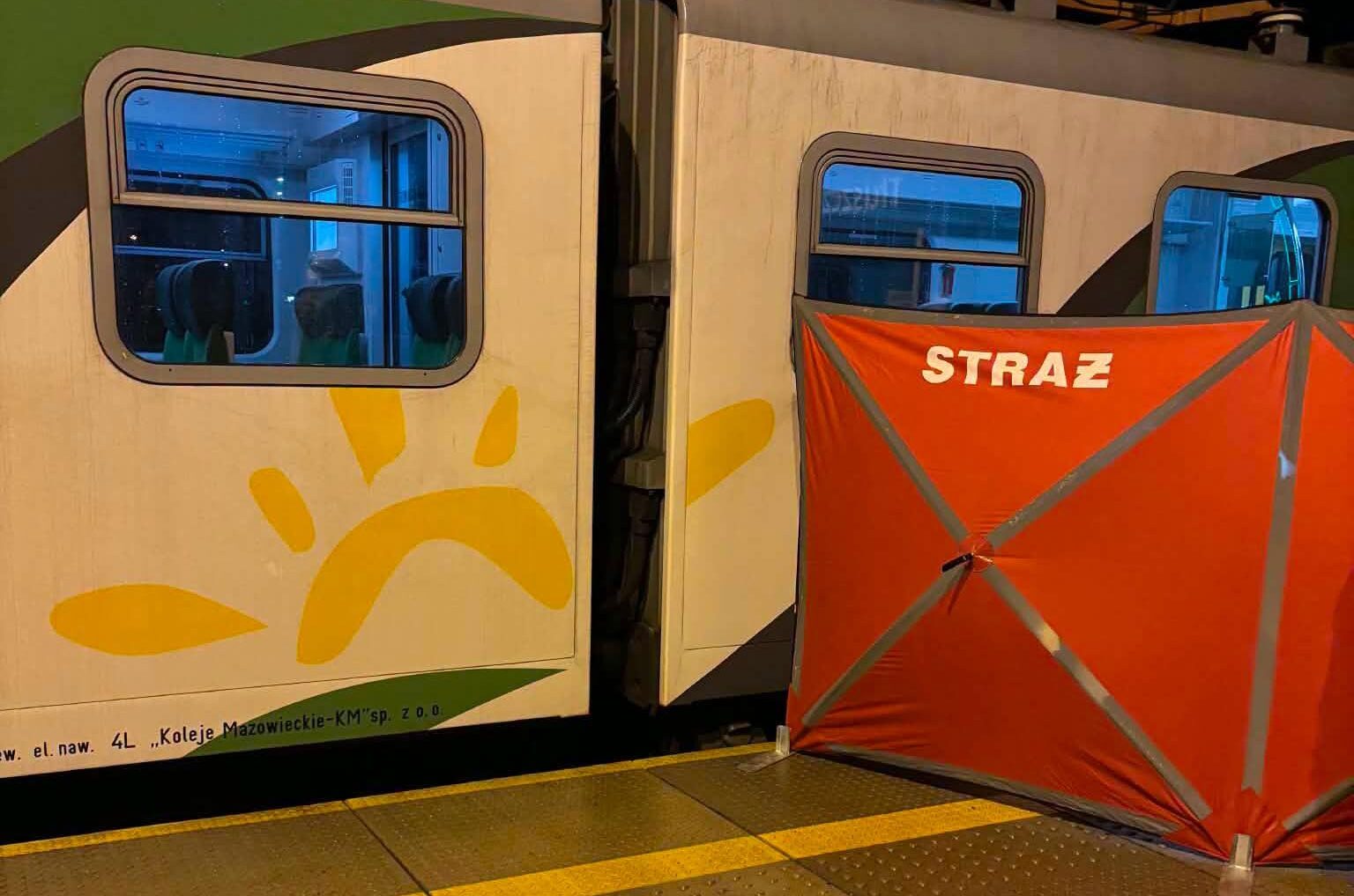 Śmiertelne potrącenie na stacji w Tłuszczu. Pasażer zginął pod kołami pociągu