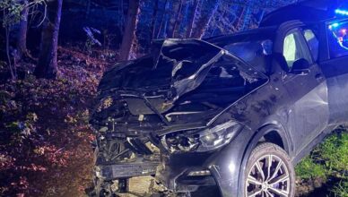 Nocny karambol w Stanisławowie Pierwszym. Trzy samochody rozbite, dwa wypadły z drogi