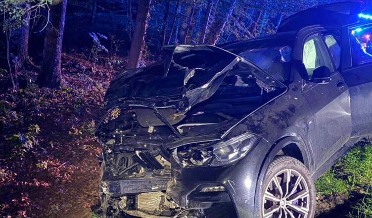 Nocny karambol w Stanisławowie Pierwszym. Trzy samochody rozbite, dwa wypadły z drogi