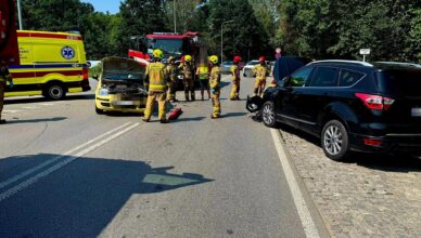 Zderzenie dwóch samochodów na DK79 w Piasecznie. Dwa pasy zostały zablokowane