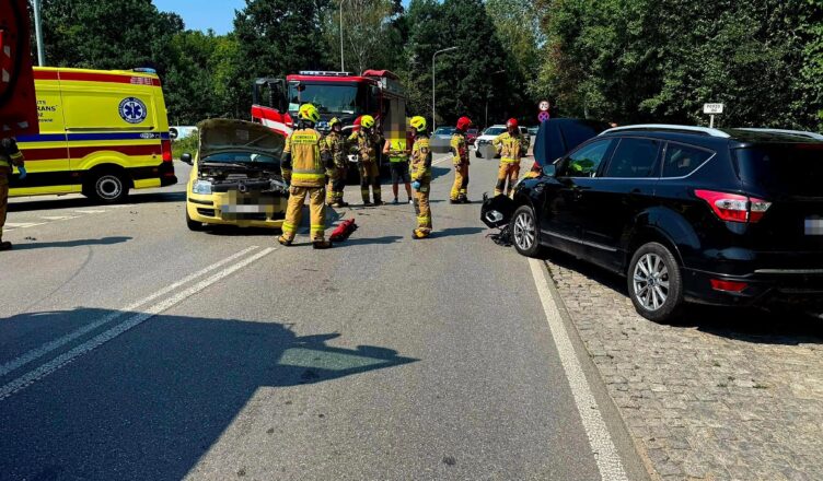 Zderzenie dwóch samochodów na DK79 w Piasecznie. Dwa pasy zostały zablokowane