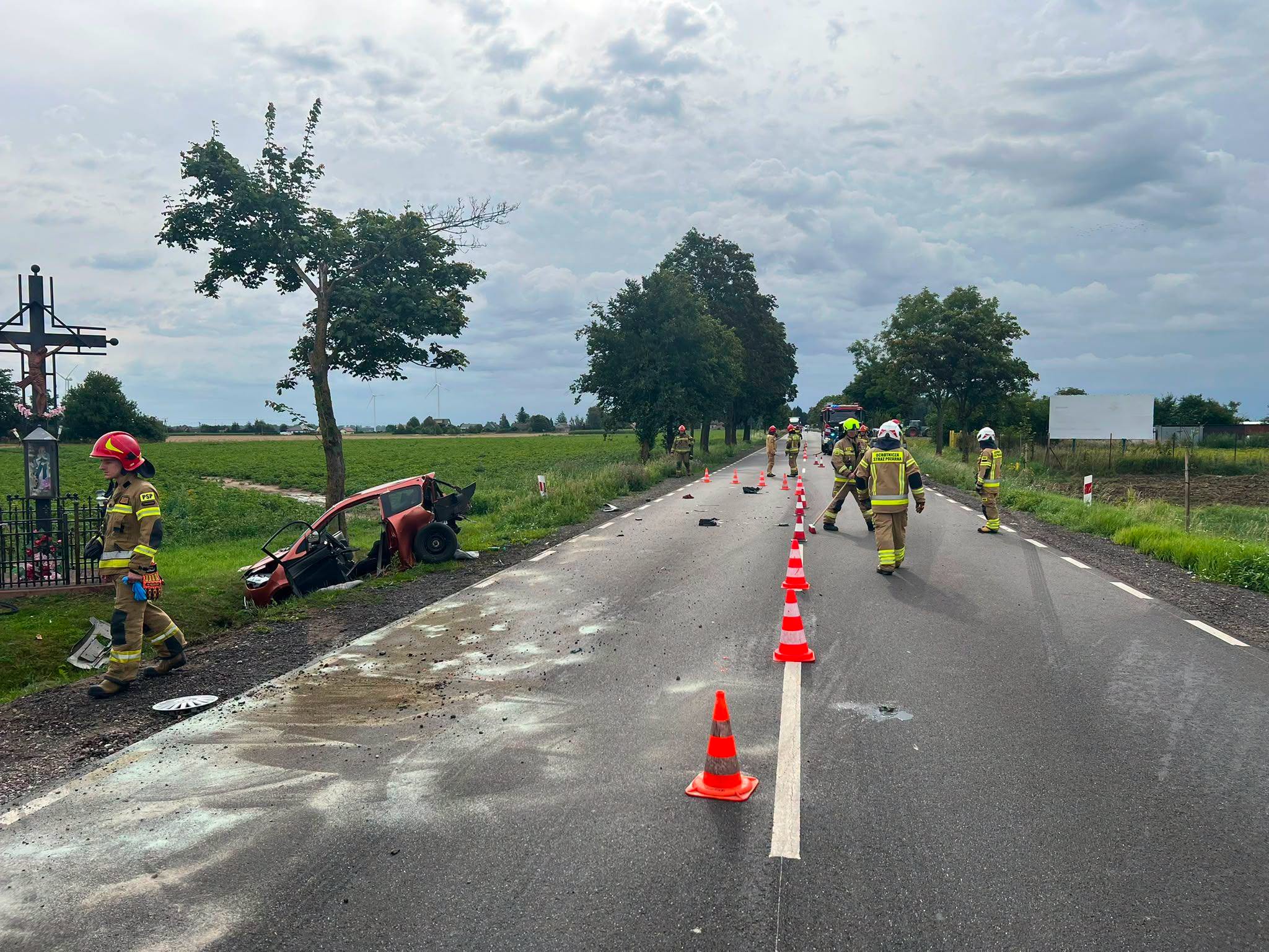 Groźne zderzenie na DW615 pod Ciechanowem. Dwie osoby trafiły do szpitala, ruch odbywał się wahadłowo