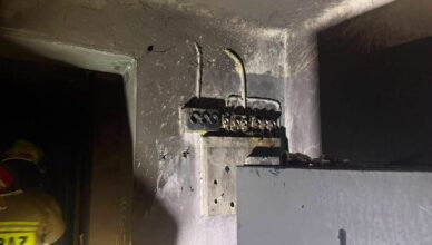 Pożar domu w Suchocinie. Kuchnia stanęła w ogniu, jedna osoba trafiła do szpitala