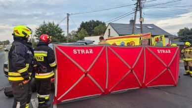 Groźny wypadek na DK62 w Pomiechówku. Motocyklista zabrany śmigłowcem LPR, pasażerka karetką