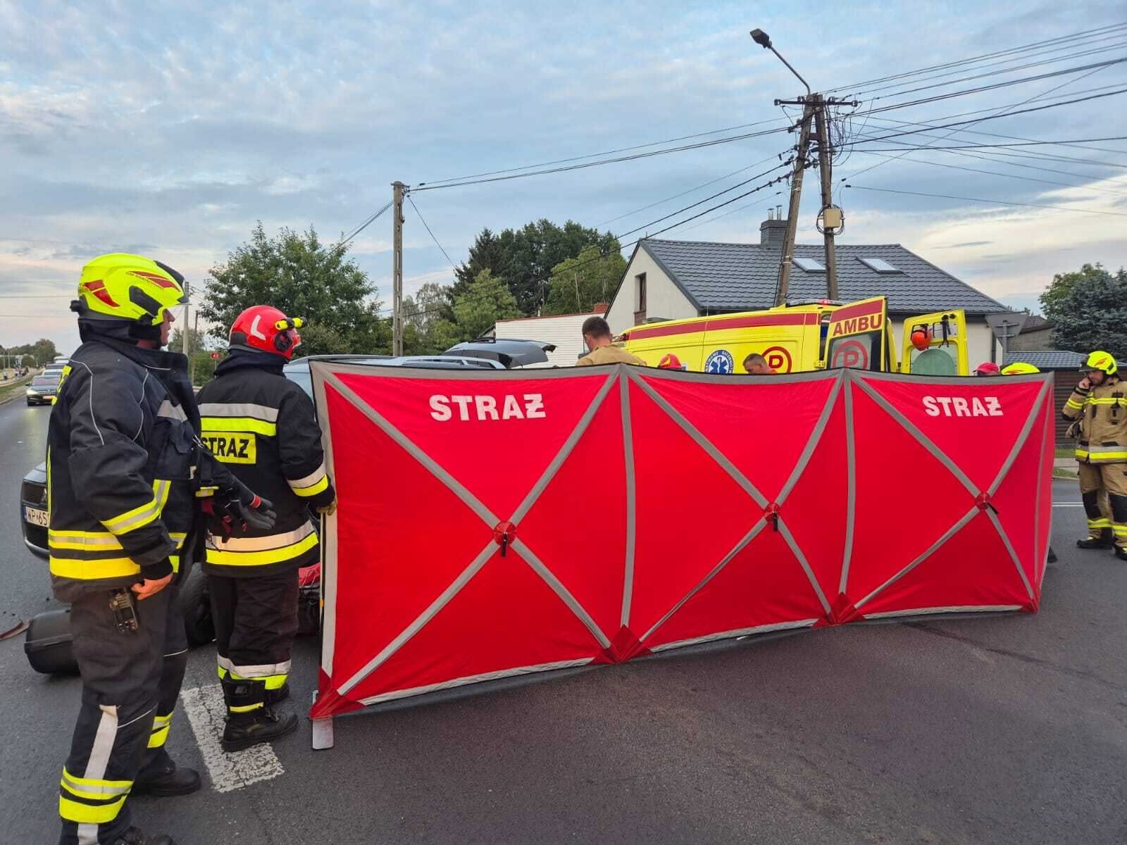 Groźny wypadek na DK62 w Pomiechówku. Motocyklista zabrany śmigłowcem LPR, pasażerka karetką