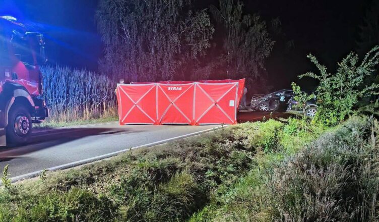 Śmiertelny wypadek w Sarnowie-Górach. Policja szuka świadków tragedii, w której zginął 49-letni motocyklista