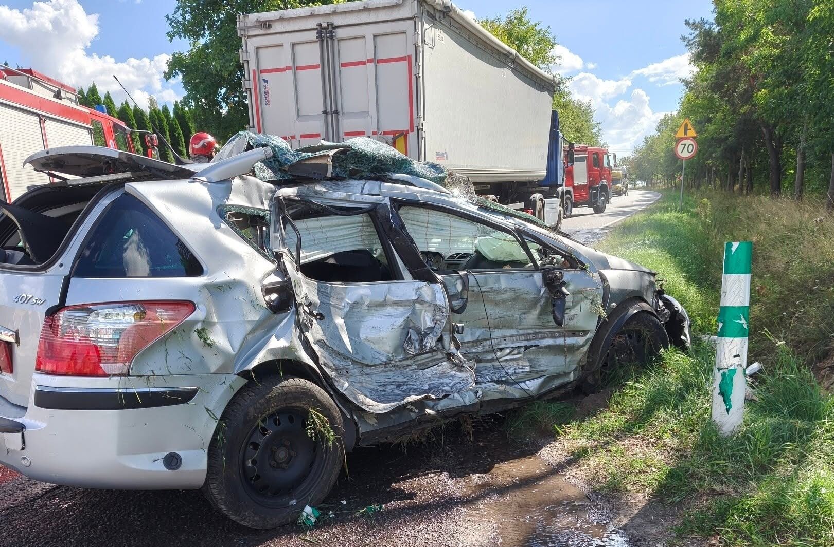 Groźne zderzenie ciężarówki z osobówką w Łosicach. Ruch wahadłowy na DK-19