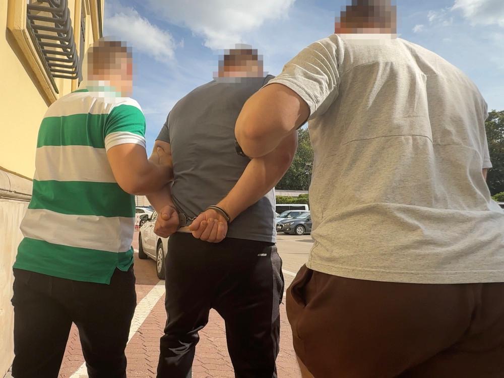 Makabryczne odkrycie na warszawskiej Ochocie. W mieszkaniu znaleziono ciało 53-latki, 32-letni mężczyzna zatrzymany