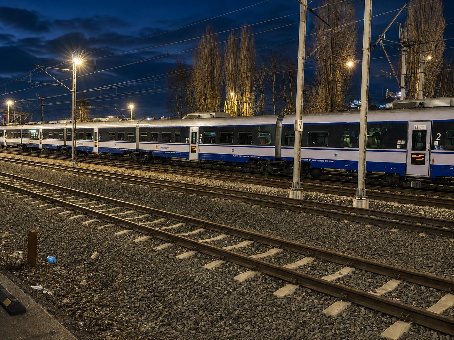 Tragedia na torach w Wołominie. Nie żyje młoda kobieta potrącona przez pociąg Intercity