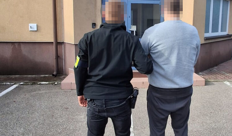 Zwrot towaru był mistyfikacją. Policjanci zatrzymali przebiegłego 29-latka