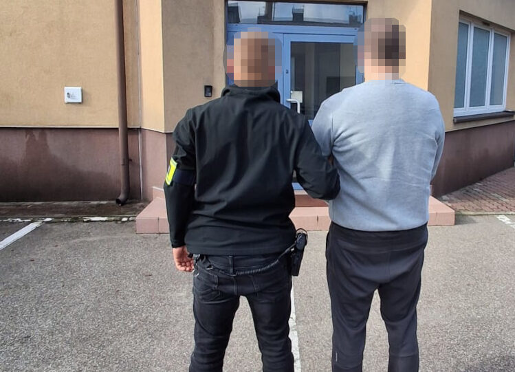 Zwrot towaru był mistyfikacją. Policjanci zatrzymali przebiegłego 29-latka