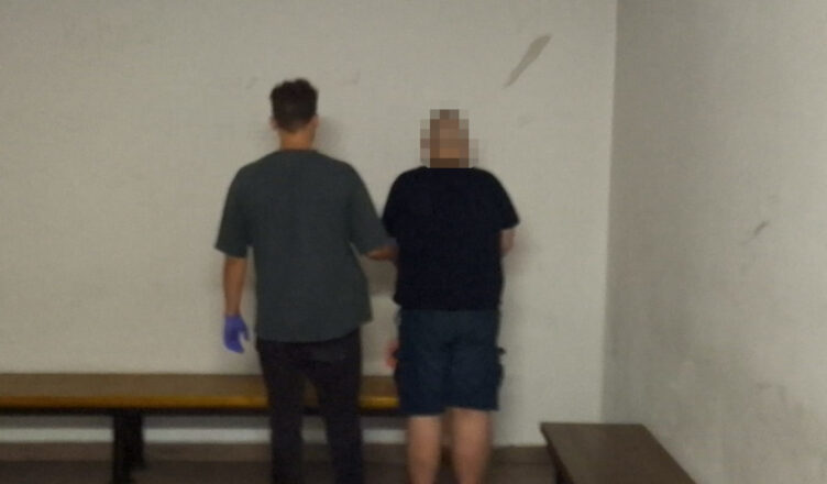 ,,Uciekajcie stąd, bo wszystko wybuchnie…” - fałszywy alarm bombowy w wilanowskiej szkole. 55-latek trafił do aresztu