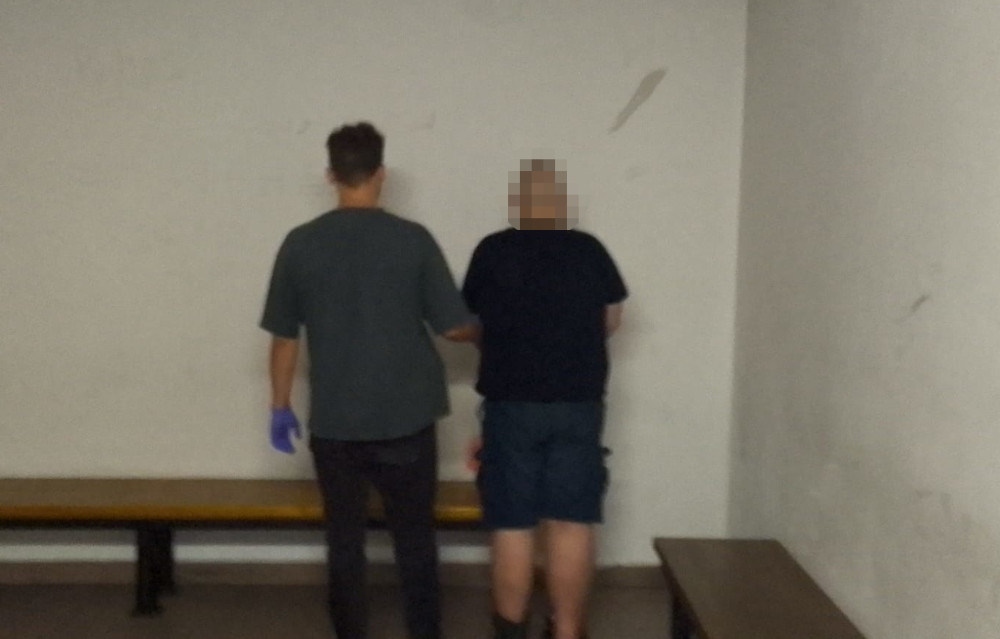 ,,Uciekajcie stąd, bo wszystko wybuchnie…” - fałszywy alarm bombowy w wilanowskiej szkole. 55-latek trafił do aresztu