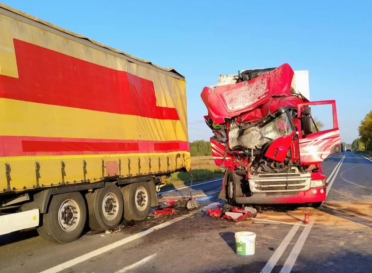 Kolizja 3 pojazdów ciężarowych na DK 12