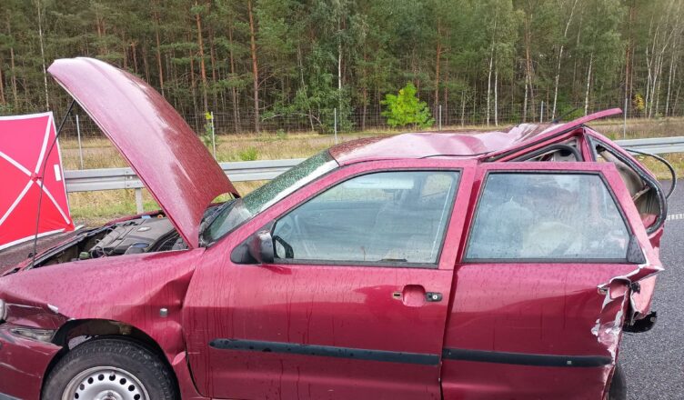 Śmiertelny wypadek na S8 w Prosienicy. Kierowca Mercedesa miał odjechać z miejsca tragedii i uciekać pieszo
