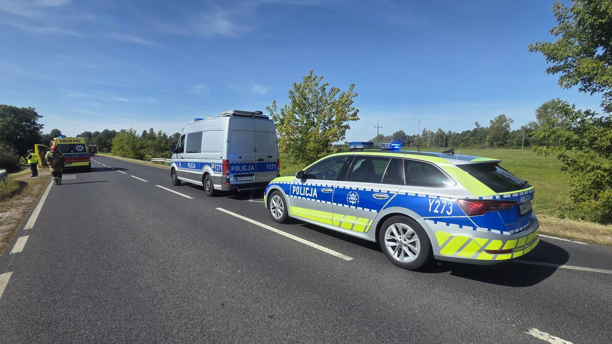 Groźny wypadek na DK62 w Popłacinie. Cztery osoby trafiły do szpitala, droga była całkowicie zablokowana