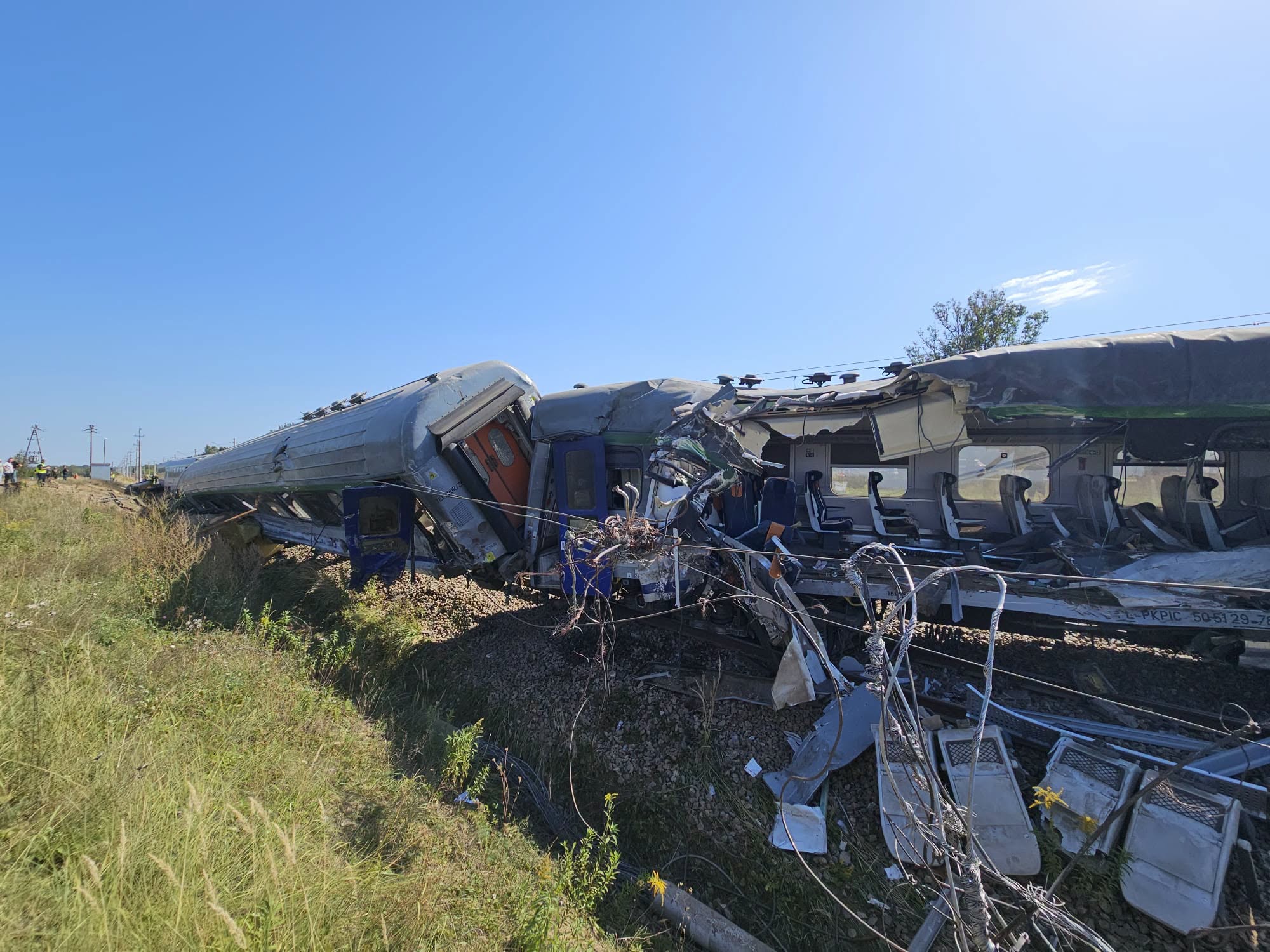 Katastrofa na przejeździe kolejowym. Ciężarówka zderzyła się z pociągiem Intercity, nie żyje pasażerka