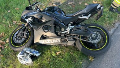 Zderzenie motocykla z Oplem w Nowym Dworze Mazowieckim. Motocyklista trafił do szpitala