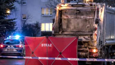 Śmiertelne potrącenie na Bielanach. Kierowca śmieciarki z zarzutem po tragedii przy ul. Kochanowskiego