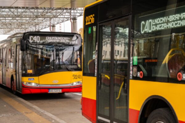 Jak dojechać na cmentarze w okresie Wszystkich Świętych?