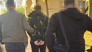 Próbował pozbyć się dowodów wyrzucając je przez okno - spędzi w areszcie najbliższe 3 miesiące