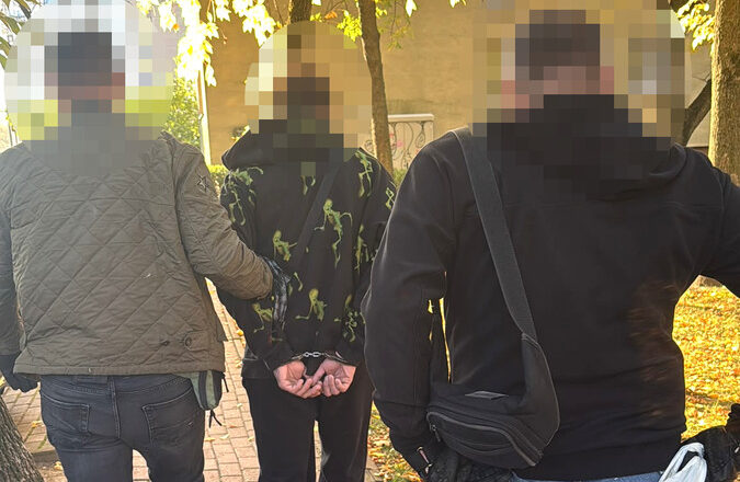 Próbował pozbyć się dowodów wyrzucając je przez okno - spędzi w areszcie najbliższe 3 miesiące