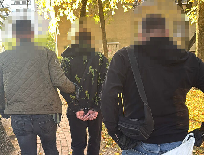 Próbował pozbyć się dowodów wyrzucając je przez okno - spędzi w areszcie najbliższe 3 miesiące