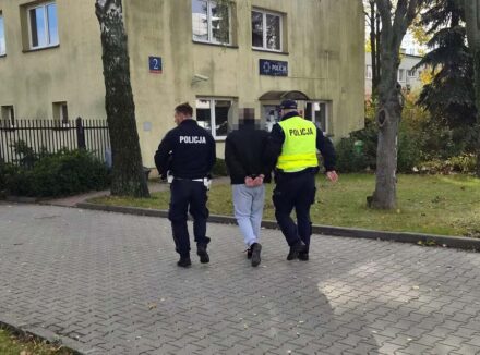 Cztery osoby ranne w wyniku dachowania pojazdu w Wilchcie
