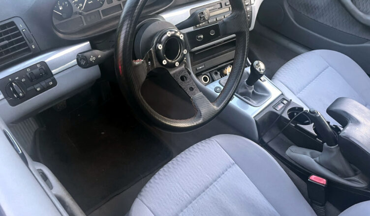 Miało być widowiskowo, skończyło się lawetą. Słony rachunek za drift