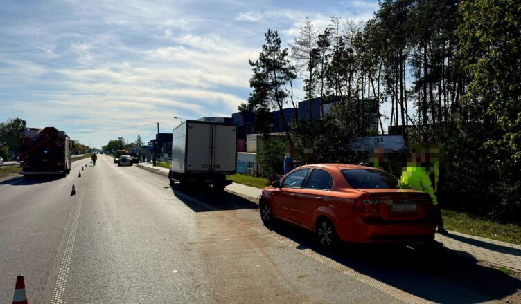 Trzy auta w jednym zdarzeniu. Wszystko zaczęło się przed przejściem dla pieszych