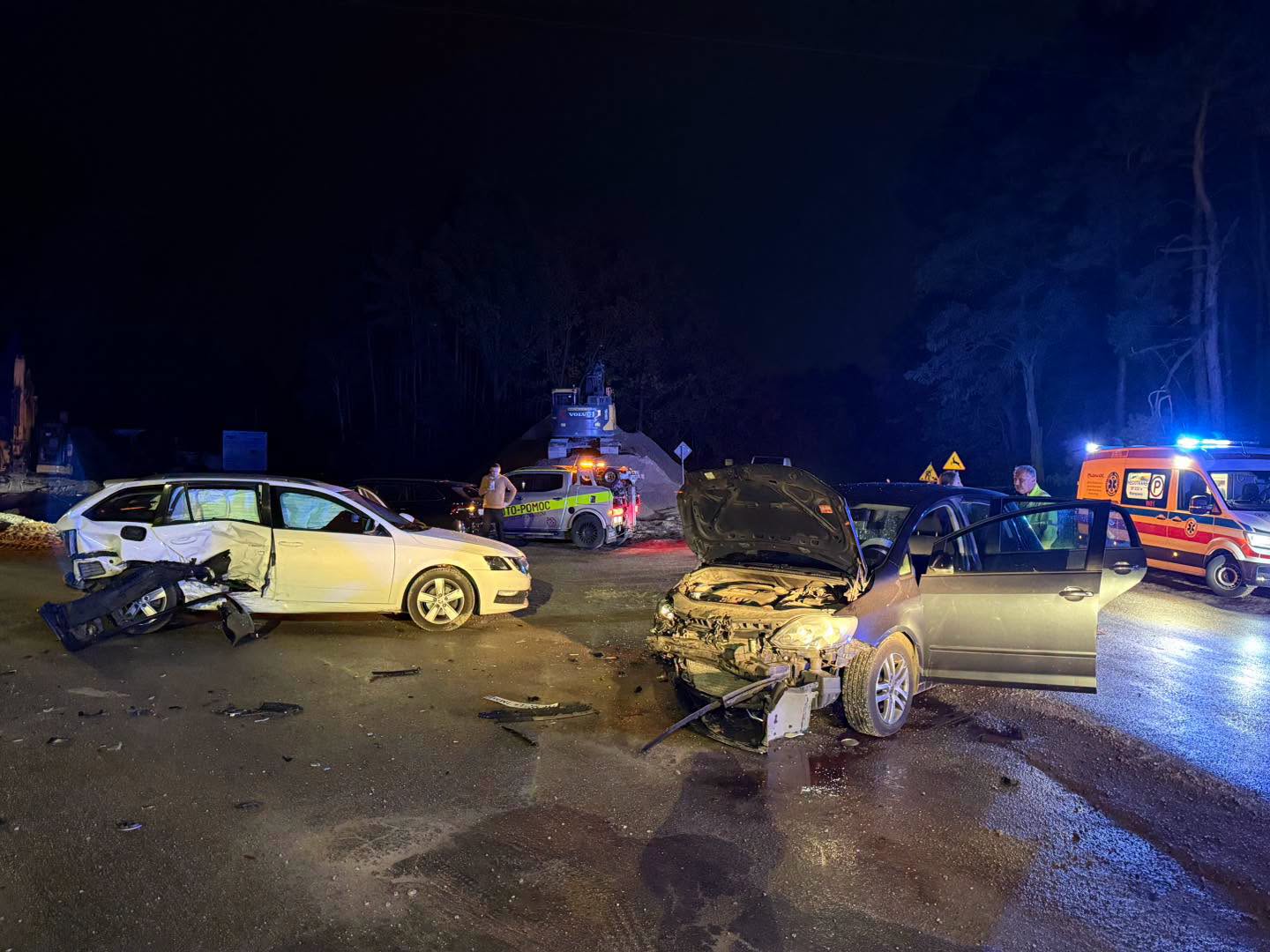 Trzy auta zderzyły się w Ciemnem. Jedna osoba trafiła do szpitala, ruch odbywał się wahadłowo