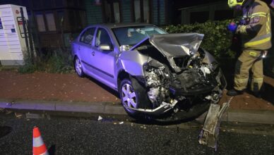 Zderzenie Skody i Kii w Ząbkach. Kierowca jednego z aut trafił do szpitala