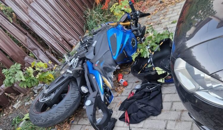 Groźny wypadek w Stanisławowie. Motocyklista z poważnymi złamaniami trafił do szpitala
