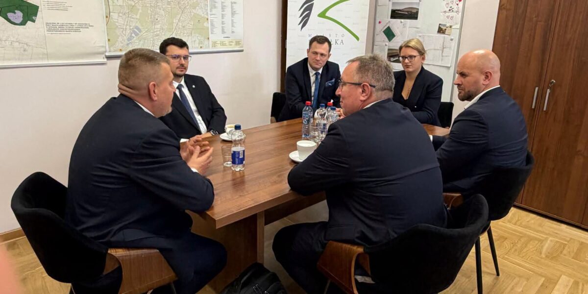 PIT-RADWAR rozwija zakład w Kobyłce. Samorząd rozmawia z inwestorem o kolejnych etapach