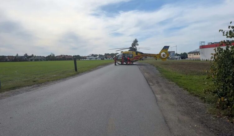 Groźny wypadek na DK62 pod Płockiem. Motocyklista zderzył się z Volkswagenem, lądował śmigłowiec LPR